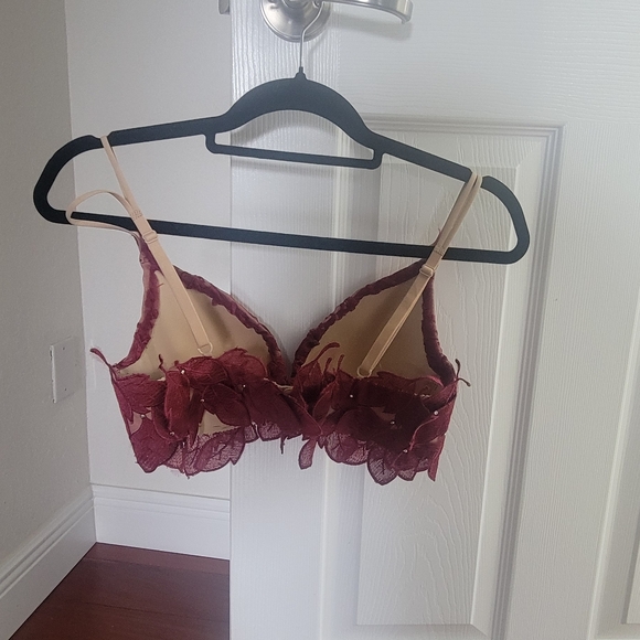 Victoria Secret bra (34c) - Picture 3 of 3